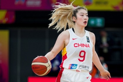 直播吧：中国女篮即将开启热身赛 阵容中暂无李梦