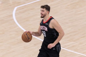 betvictor伟德(中国)唯一官方网站-申京24岁前第13次单场助攻上双中锋历史第二 仅次于约基奇39次