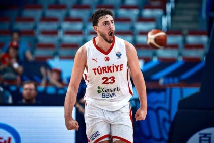 betvictor伟德(中国)唯一官方网站-拒爆冷！土耳其男篮逆转瑞典晋级八强 申京24+16+6引5人上双